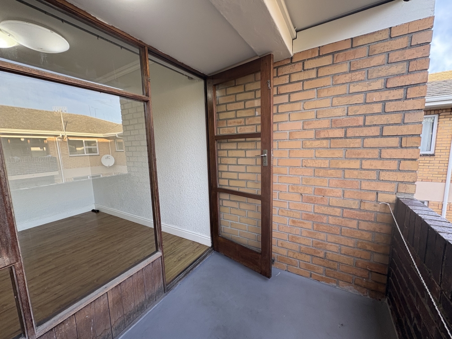 To Let 2 Bedroom Property for Rent in Kenilworth Western Cape